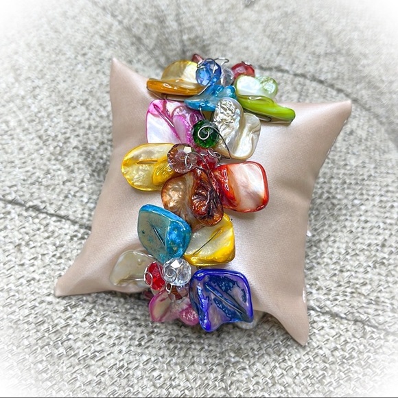 💕Beautiful Handmade Flower Bracelet Shells💕 - Picture 2 of 7